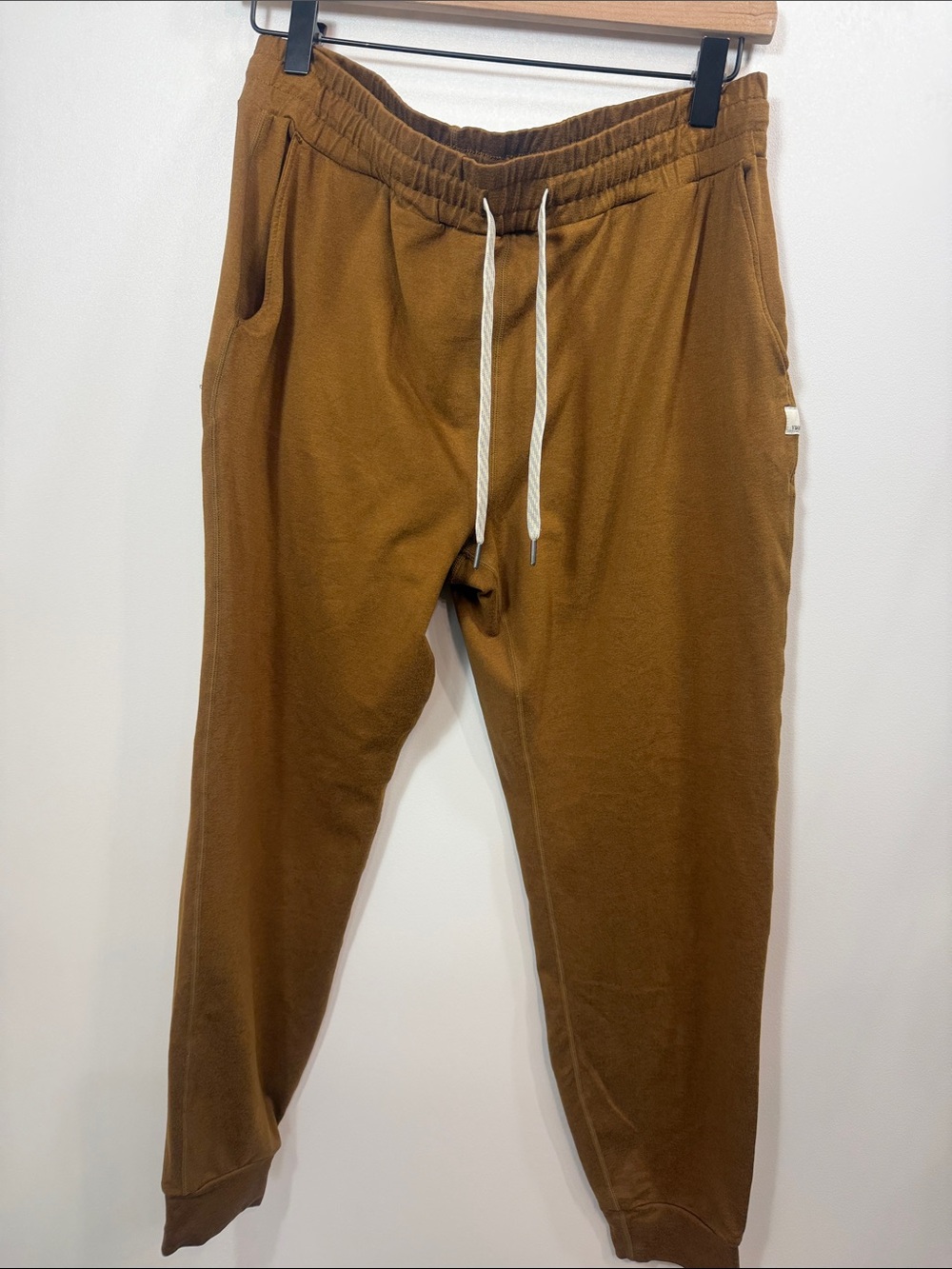 Vuori Women’s Performance joggers size medium